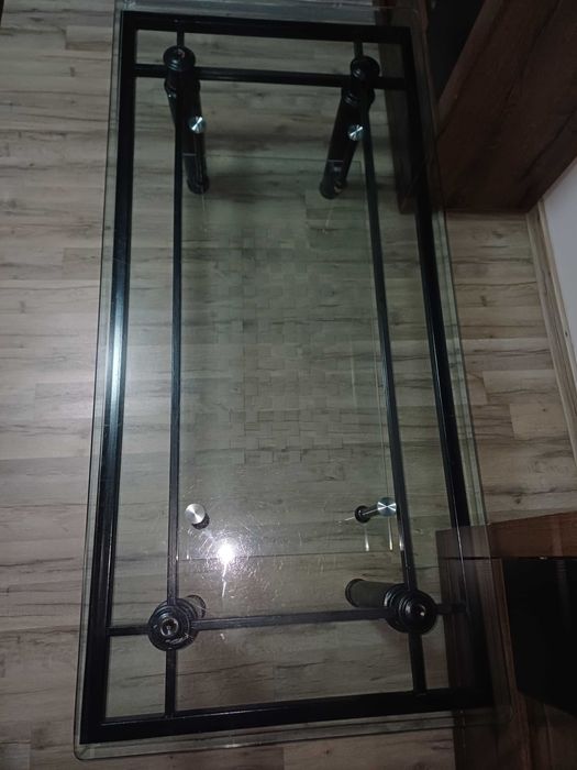 Masa cu cadru metalic si blat sticla securizata