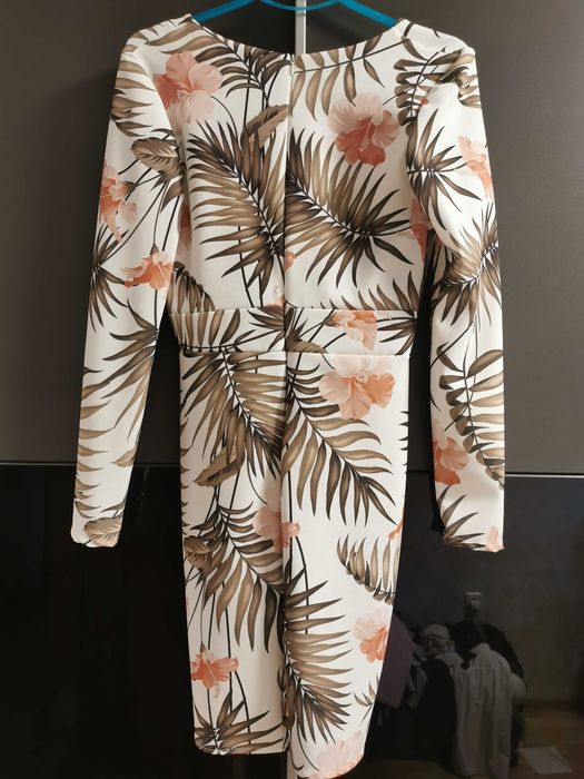 Дамска рокля на цветя