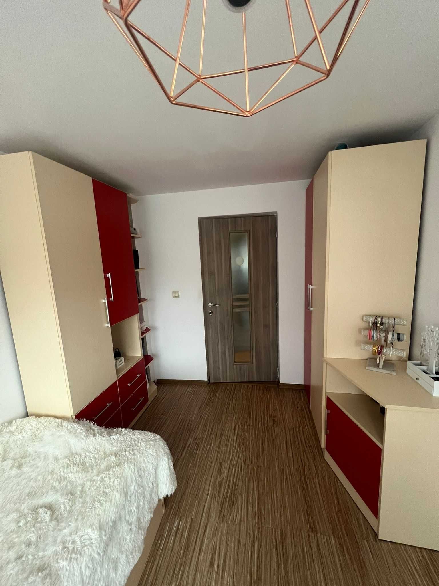 vand mobila pentru camera tineret