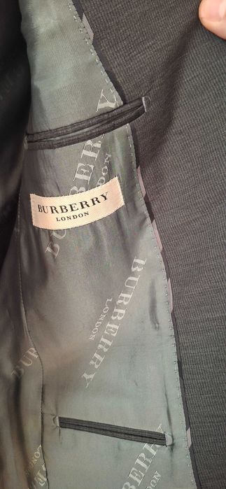 Мъжко сако Burberry,90% вълна ,10% коприна в перфекто състоание .