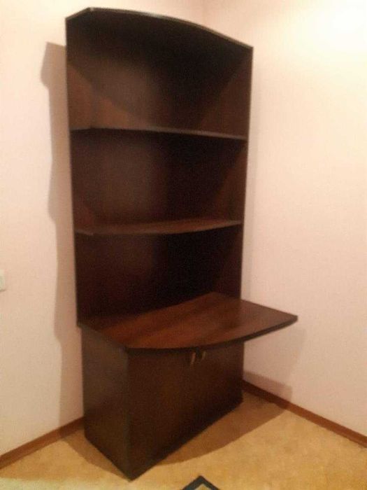 Угловой шкаф в отличном состоянии! Для дома и офиса!