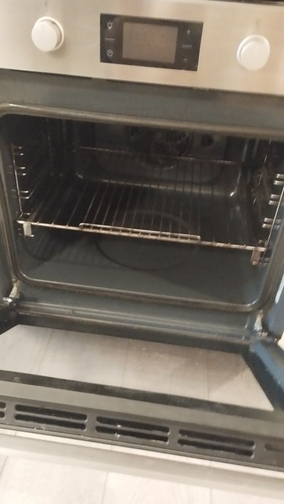 Продавам Фурна за вграждане Indesit IFW 6841 JH/IX , 71 литра , Push б