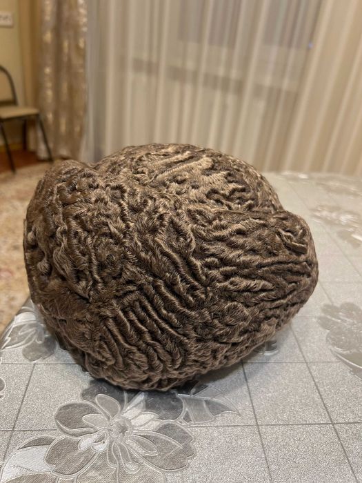 Продам женскую шапку каракуль