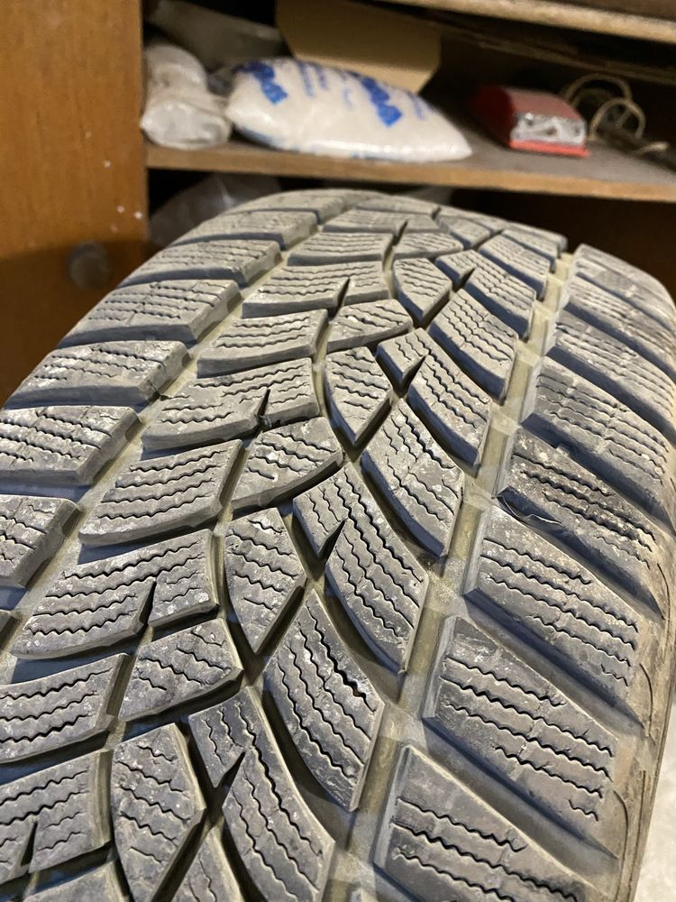 Зимни гуми Goodyear 215/55/17 2 броя