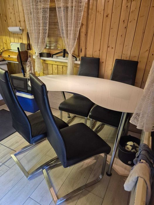 Masa si 6 bucat scauna piele