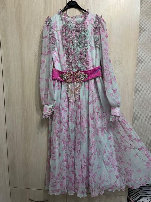 Өте әдемі нежный шифоннан 46 р көйлек