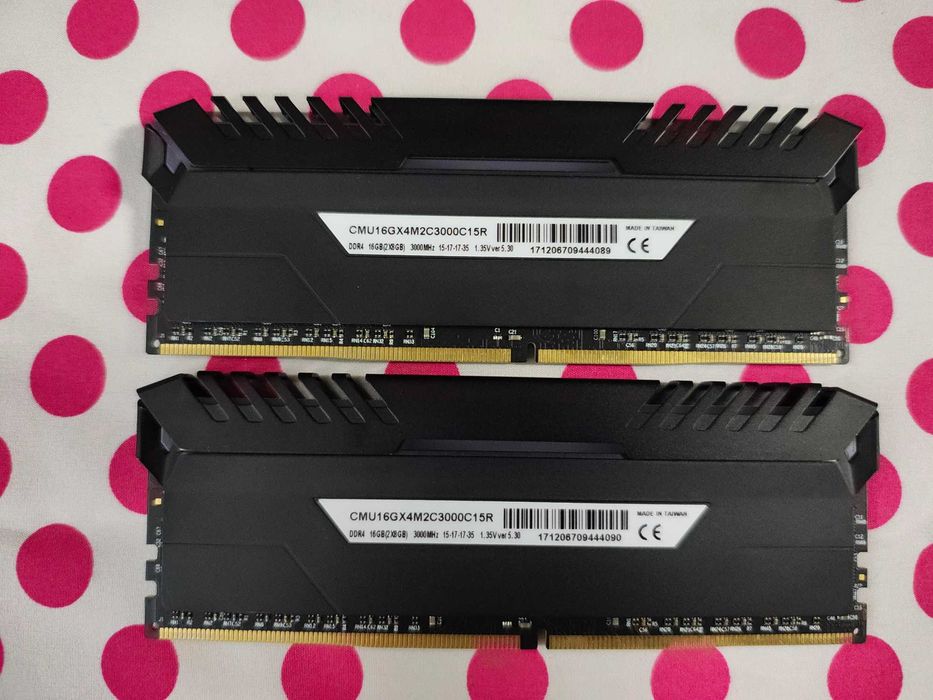 Memorie Corsair Vengeance Red LED 16GB DDR4 3000MHz CL15.