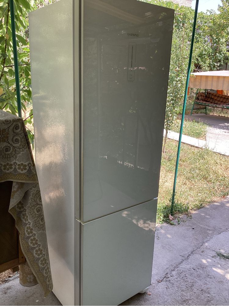 продается холодильник