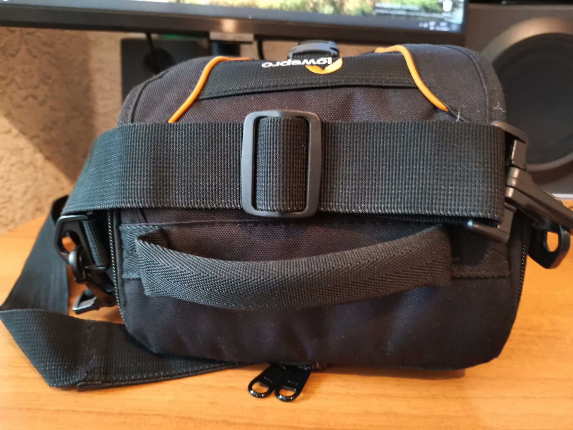 Фото чанта Lowepro SH 140 II