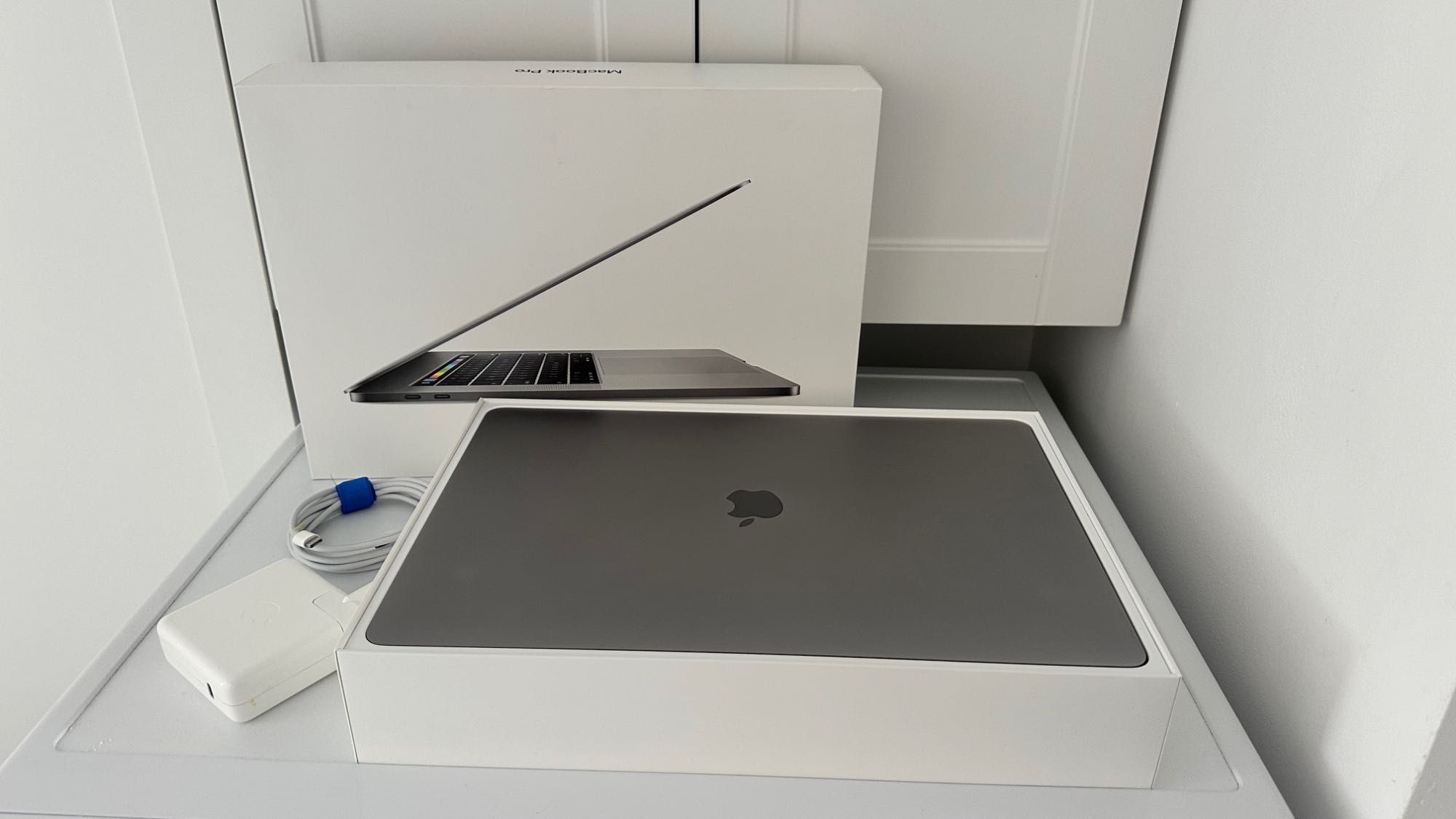Apple MacBook Pro A1707 | 15” | i7 | 1TB | 16GB