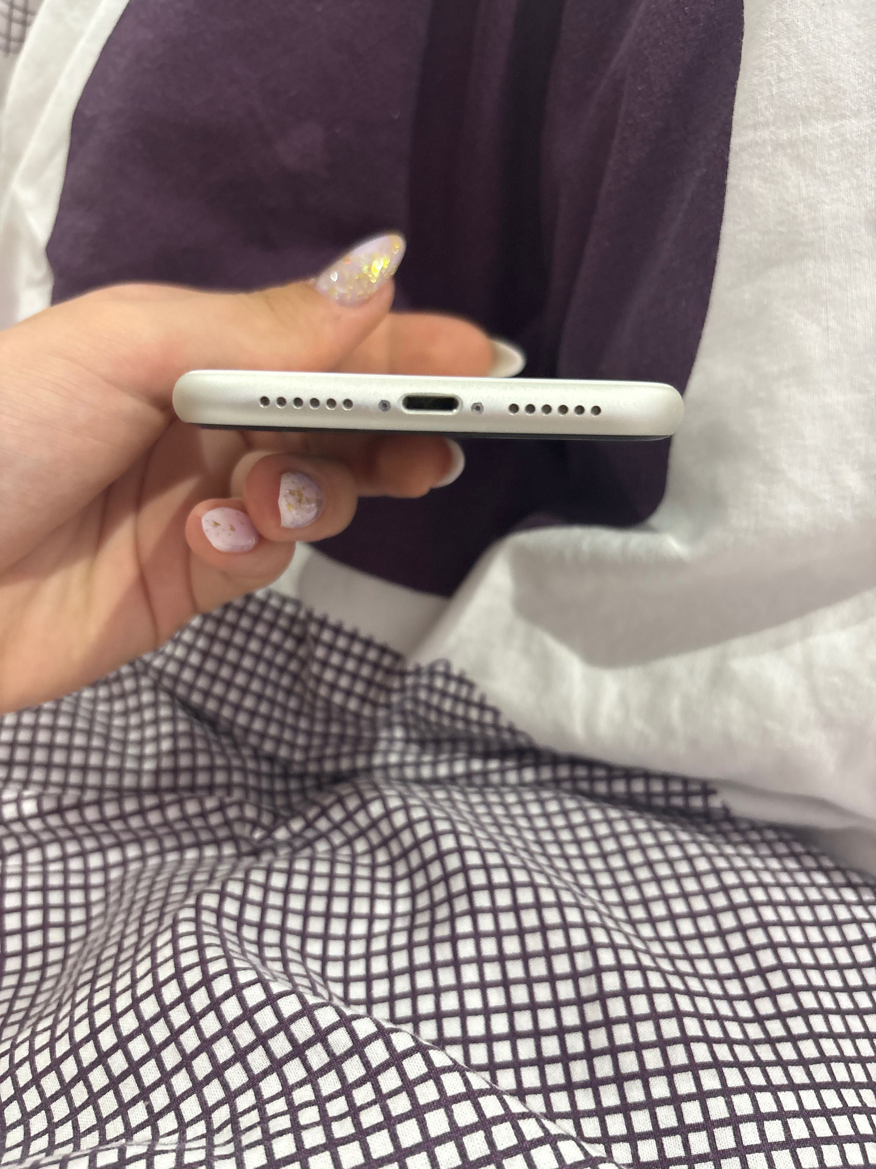 Продавам Iphone11 300лв.