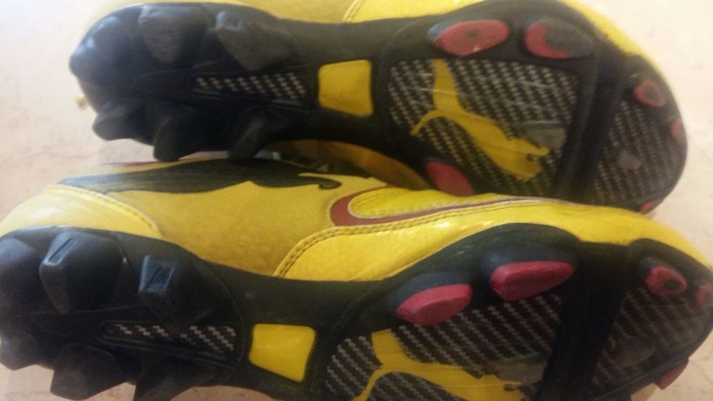 Предлагам Адидас и Пума бутотки за футбол *38 р.