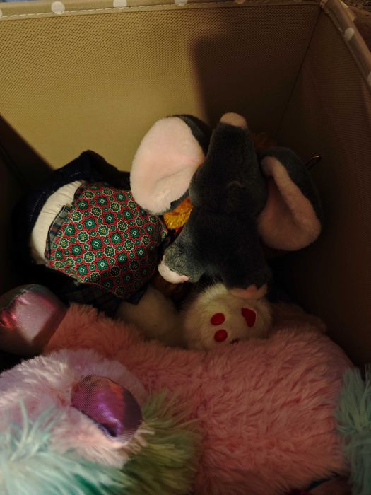 Подарявам детски играчки