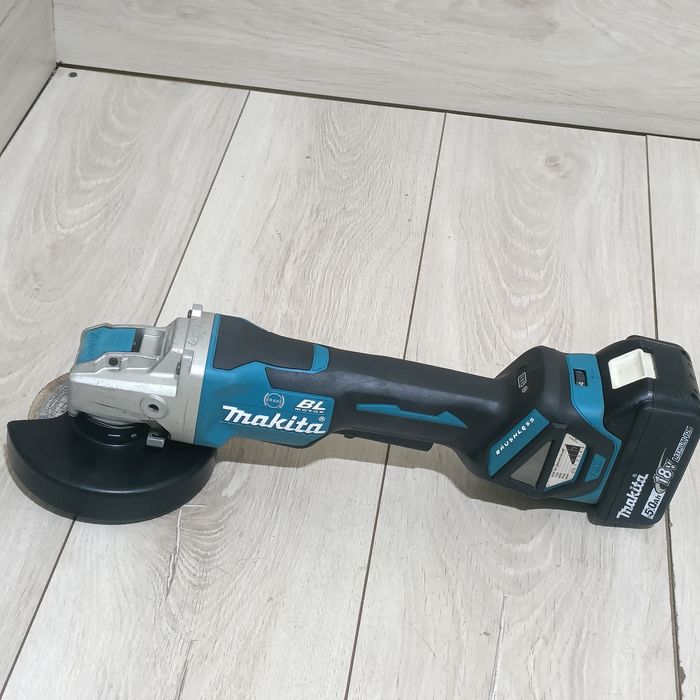 Flex brushless cu variator de turatie Makita DGA519 cu prindere XLOCK