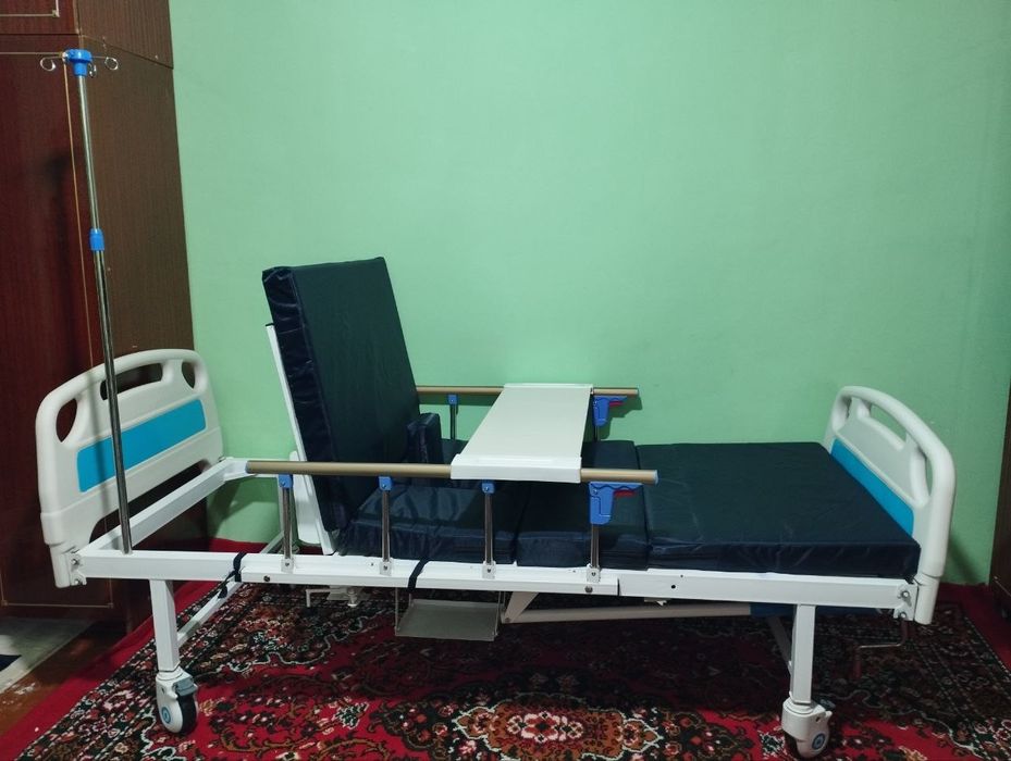 Кровать с функцией подъемама для лежачих.