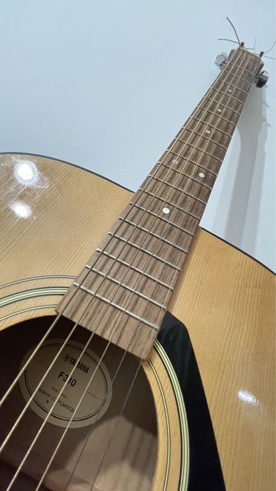 Yamaha F310 – акустична китара, почти нова + подарък държач