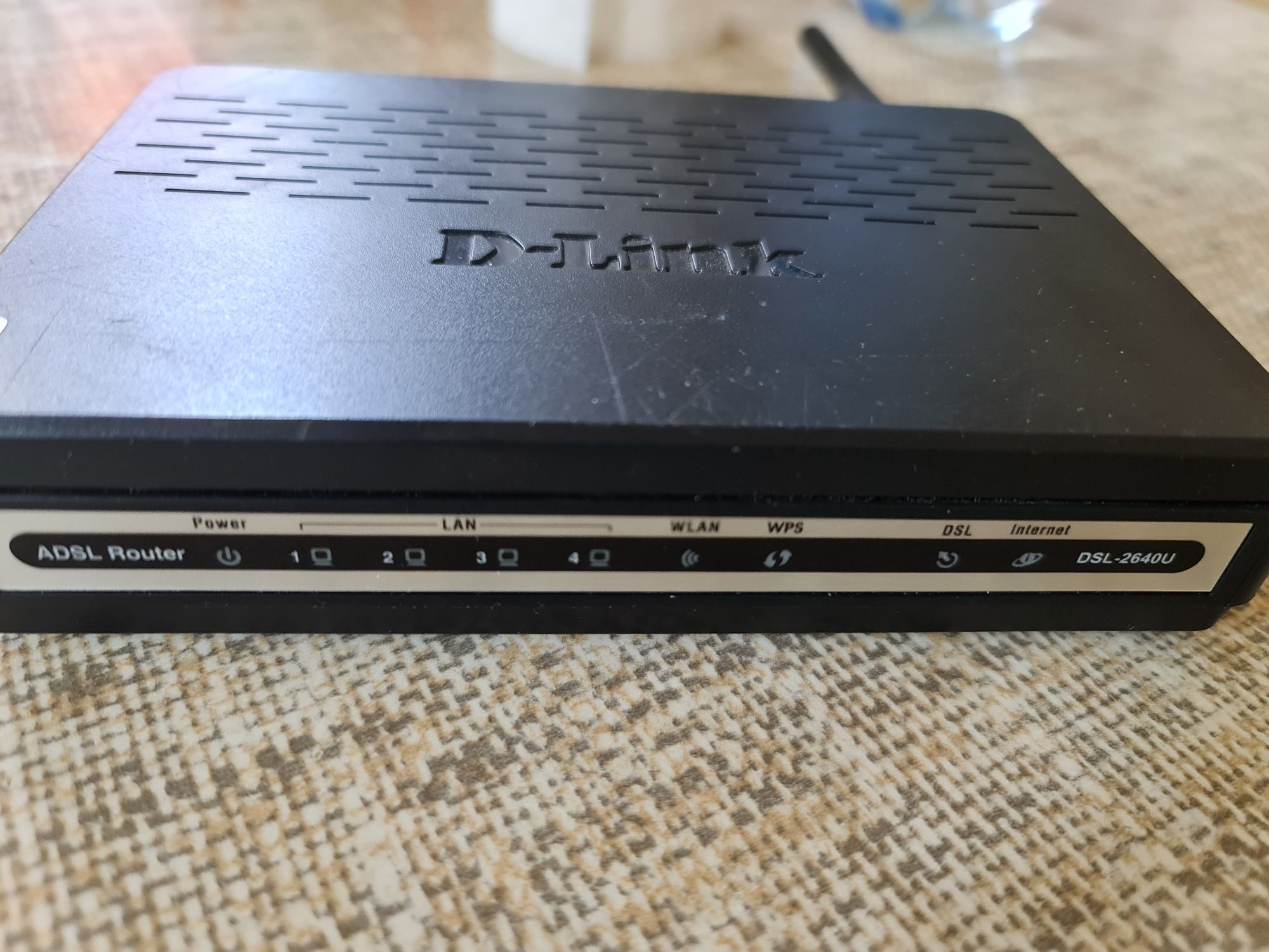 Роутер ADSL  D-Link DSL-2640U без зарядного устройства в рабочем состо