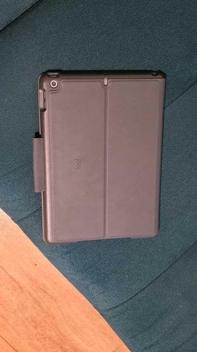 Ipad 7 32 GB + tastatura logitech / husa