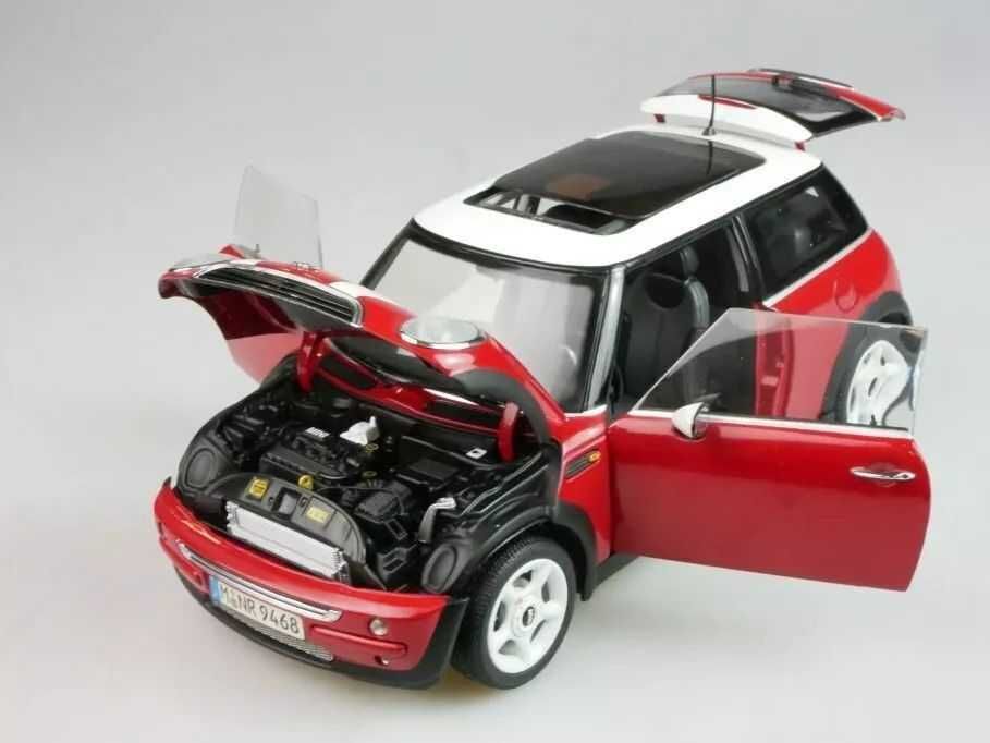 Продавам метална количка MINI Cooper R50 на Kyosho в мащаб 1:18