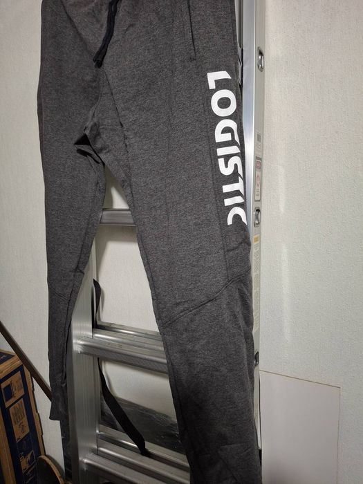 Комплект анцунг и суитшърт- нови