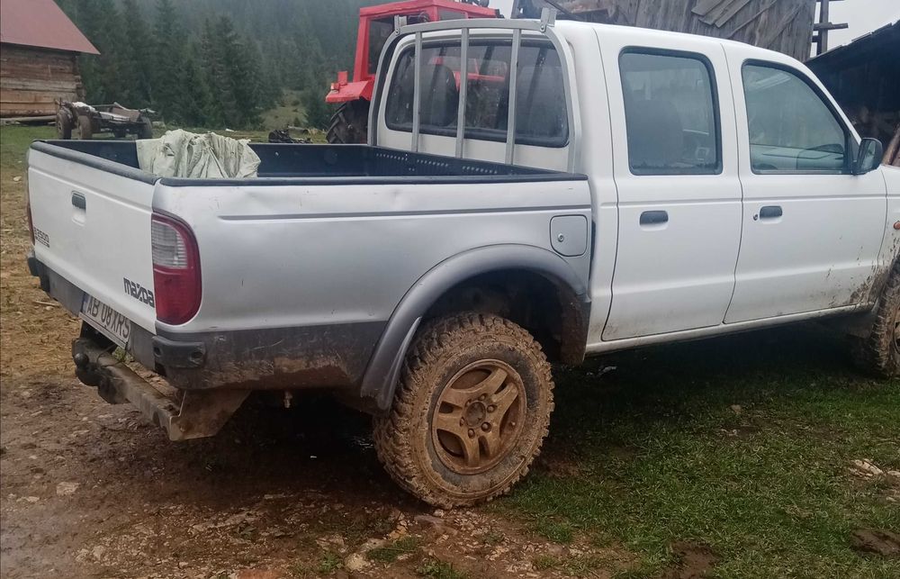 Vând mazda B 2500