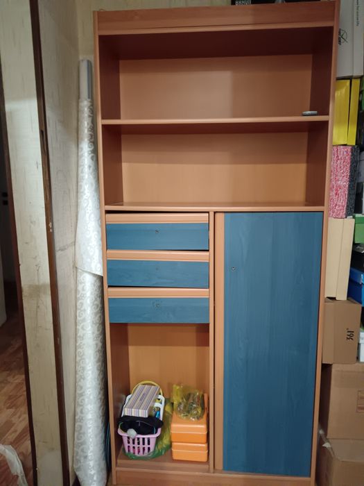 Продам книжный шкаф 10.000 тг