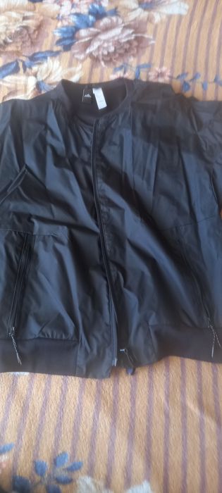 Продам бомбер мужской