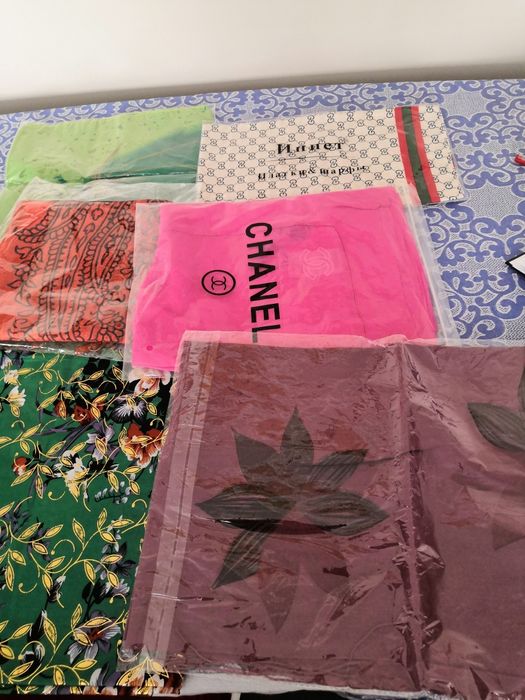 Отрезы по 2 м, платки разные