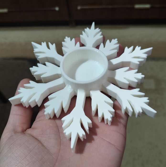 Коледна украса и стойки за свещи