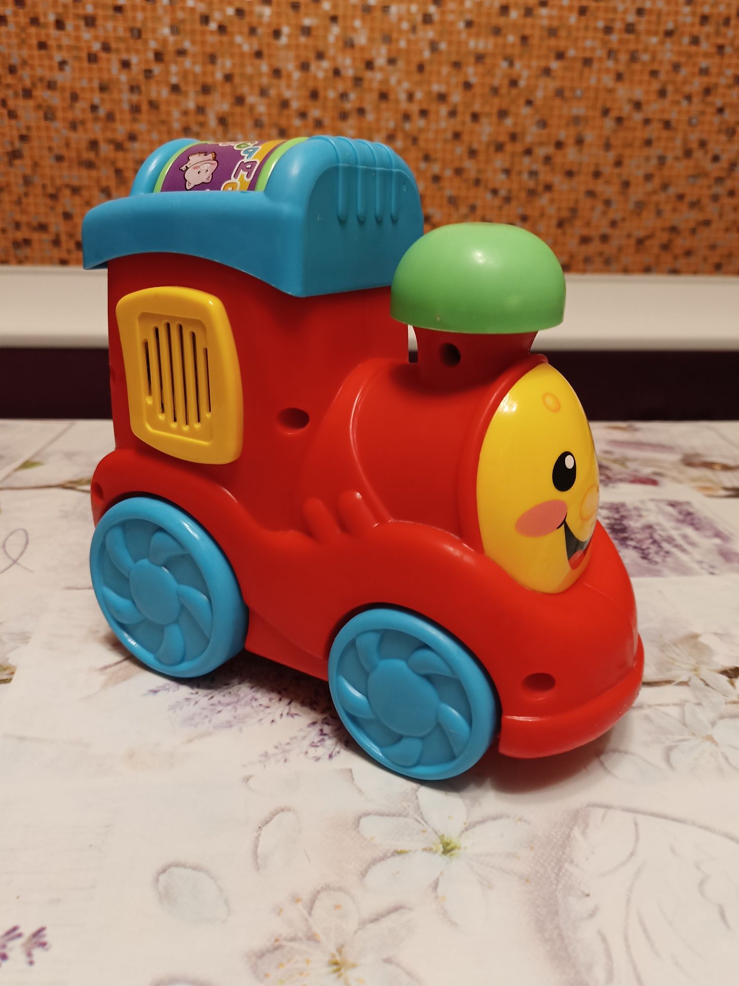 Паровозик Fisher Price.