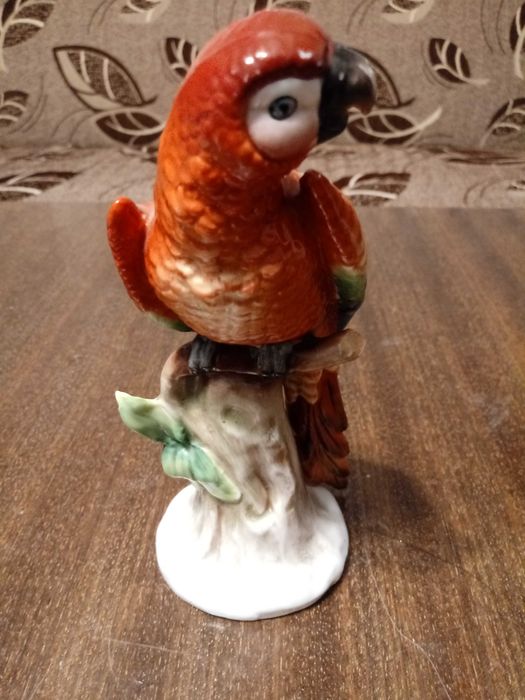 порцеланов папагал