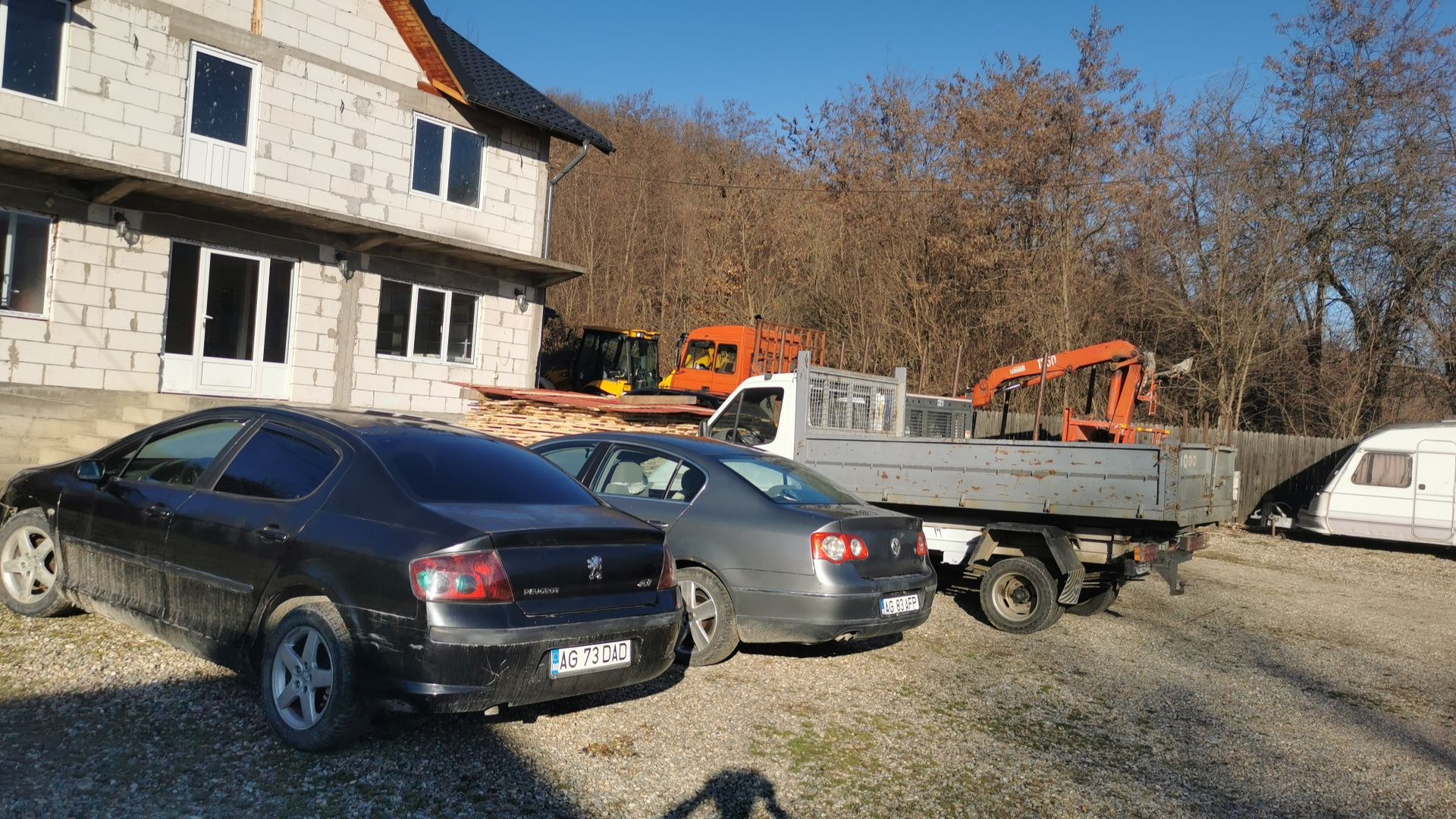 Prestez servicii Buldoexcavator și livrez material lemnos