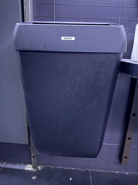 Диспенсер за хартия + кошче 4бр Kimberly Klark