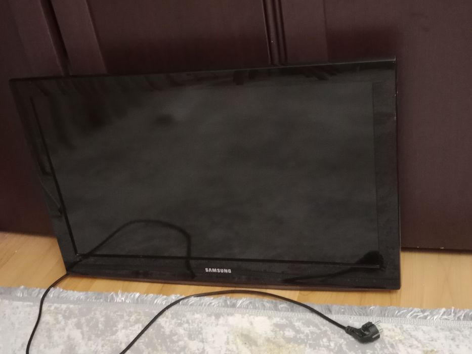 Продаётся телевизор Samsung 35,4 дюймов ( 90 см )