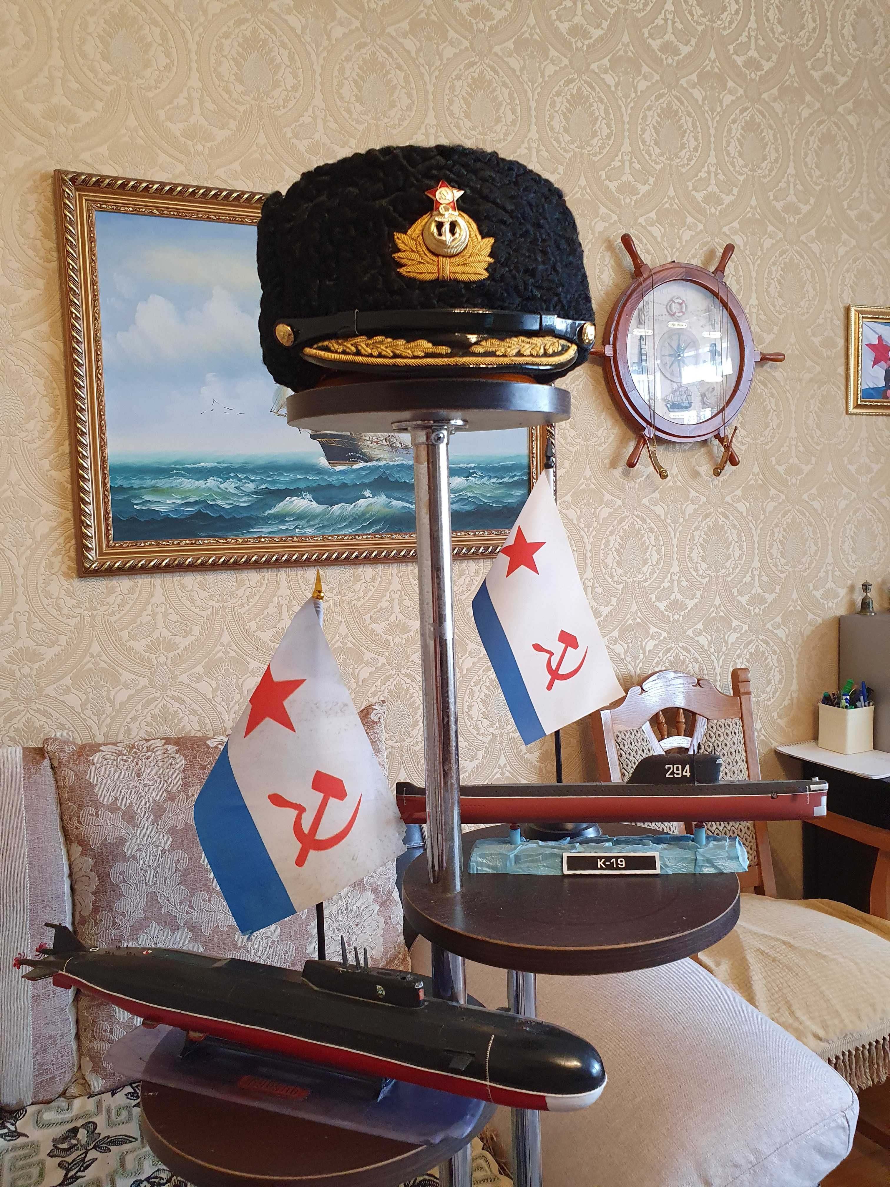 Шапка адмирала , в идеале , натуральный каракуль .