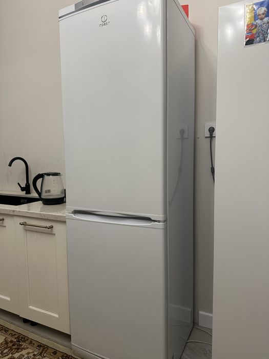 Холодильник indesit