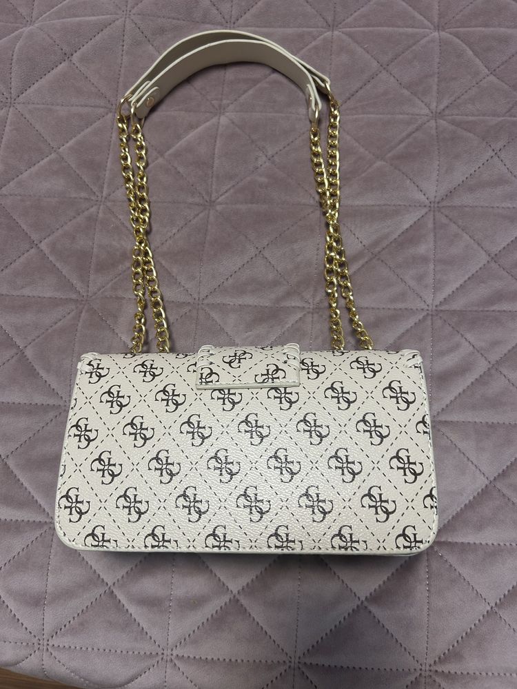 Дамска чанта Guess