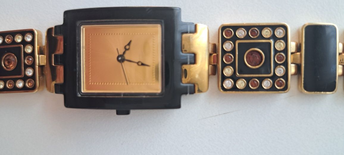 Ръчен часовник Swatch LUXOTRIC