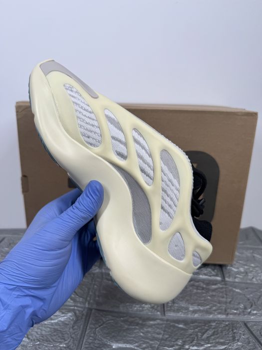 Yeezy boost 700 Azael