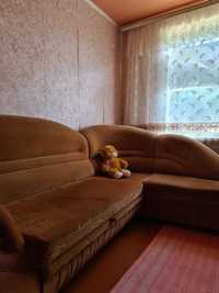 Угловой диван с желтой обивкой (3 метра)