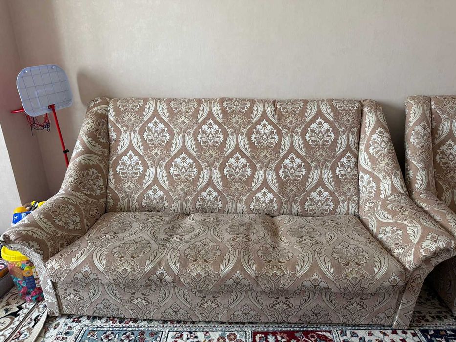 Диван с двумя креслами