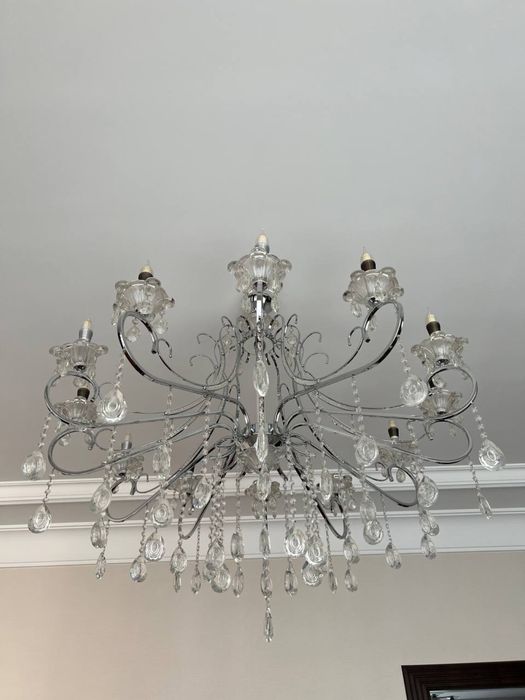 Люстралар сотилади.