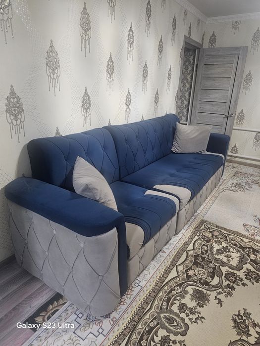 Продам диван синего цвета