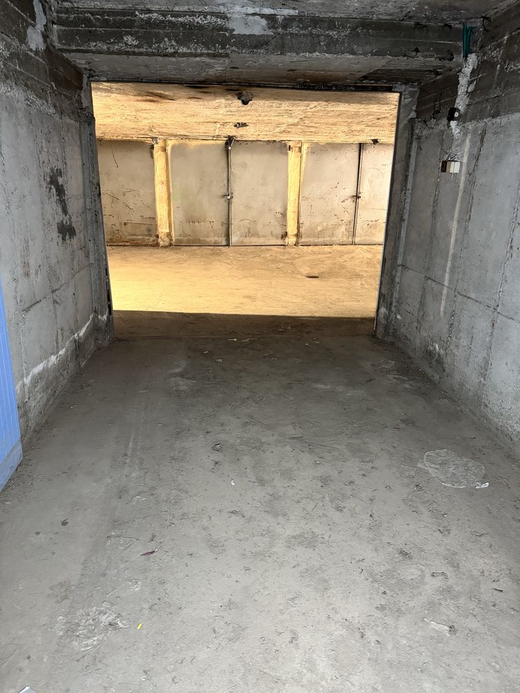 Продавам граж 12кв.м. в Асеновград, широк център