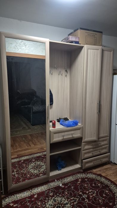 Продам прихожую  в связи с переездом