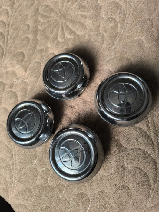 Центральный колпачок диска, заглушка Тойота