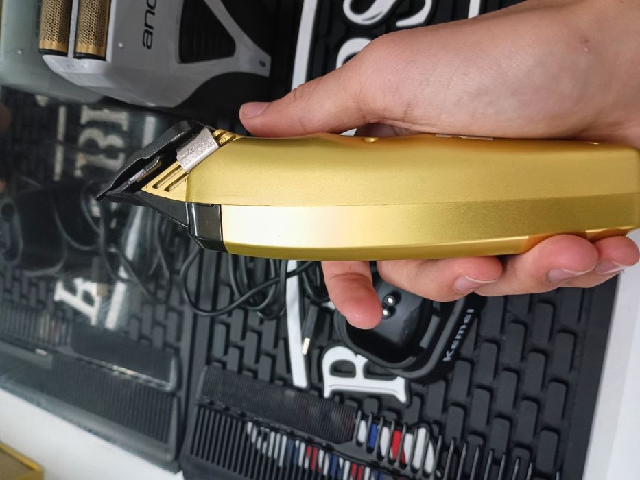 Професионална машинка за подстригване kemei 2035