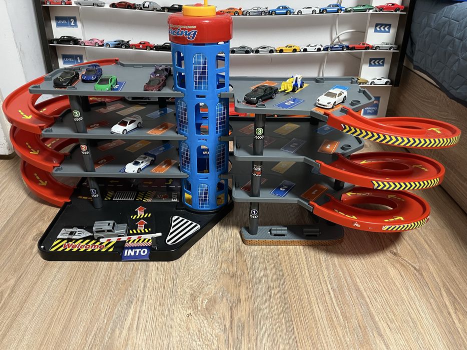 Паркинг гараж детски колички