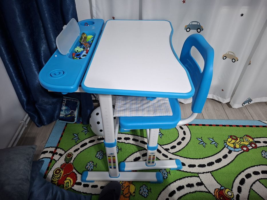 Vând Bibliotecă și set birou + scaun copii