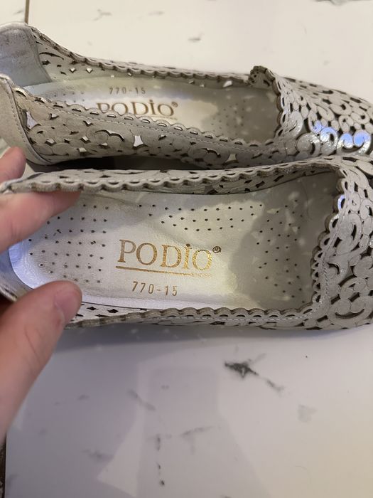 Дамски обувки на нисък ток